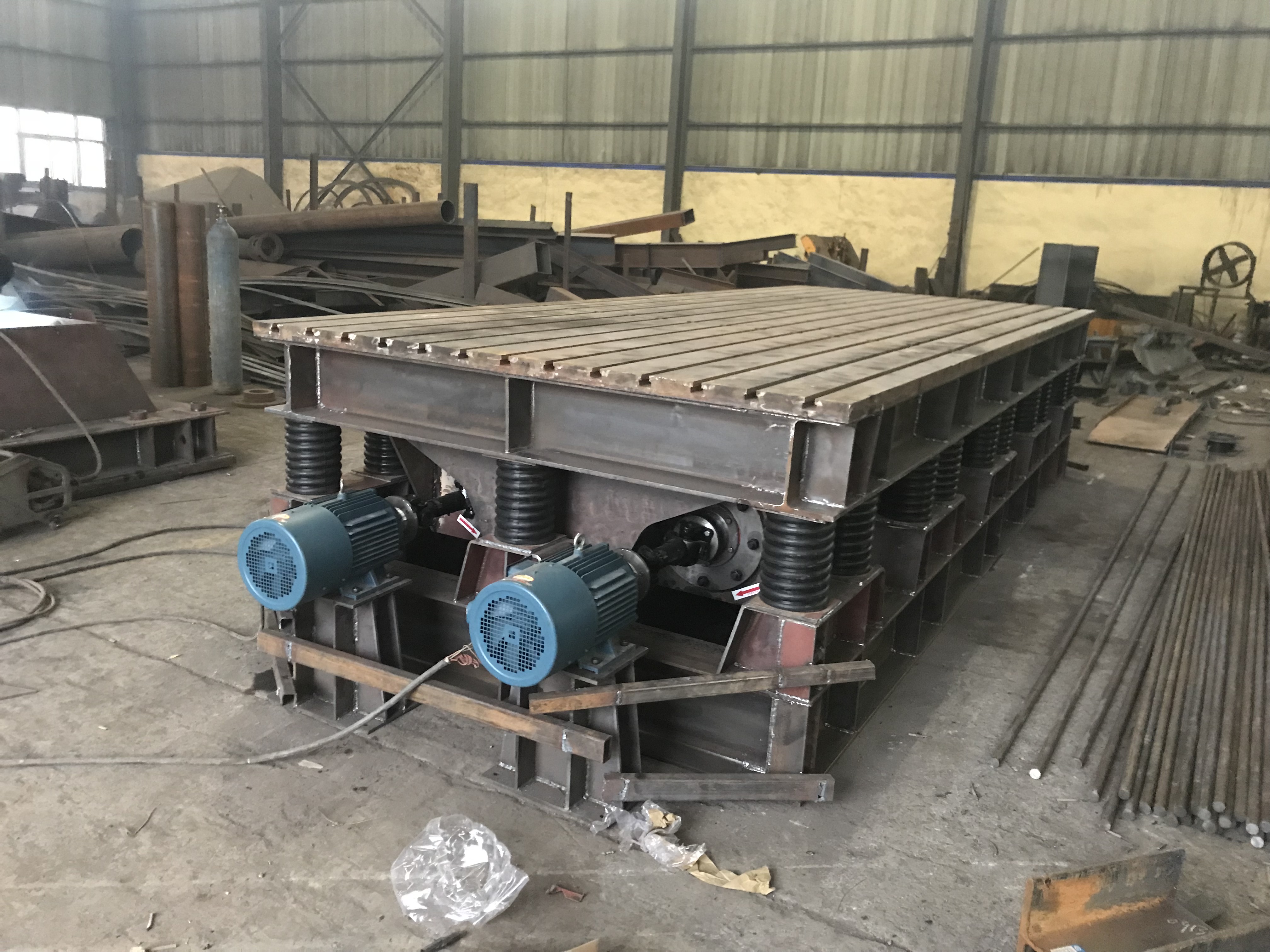 振動(dòng)平臺的電機(jī)在工作中自身會(huì)產(chǎn)生振動(dòng)力