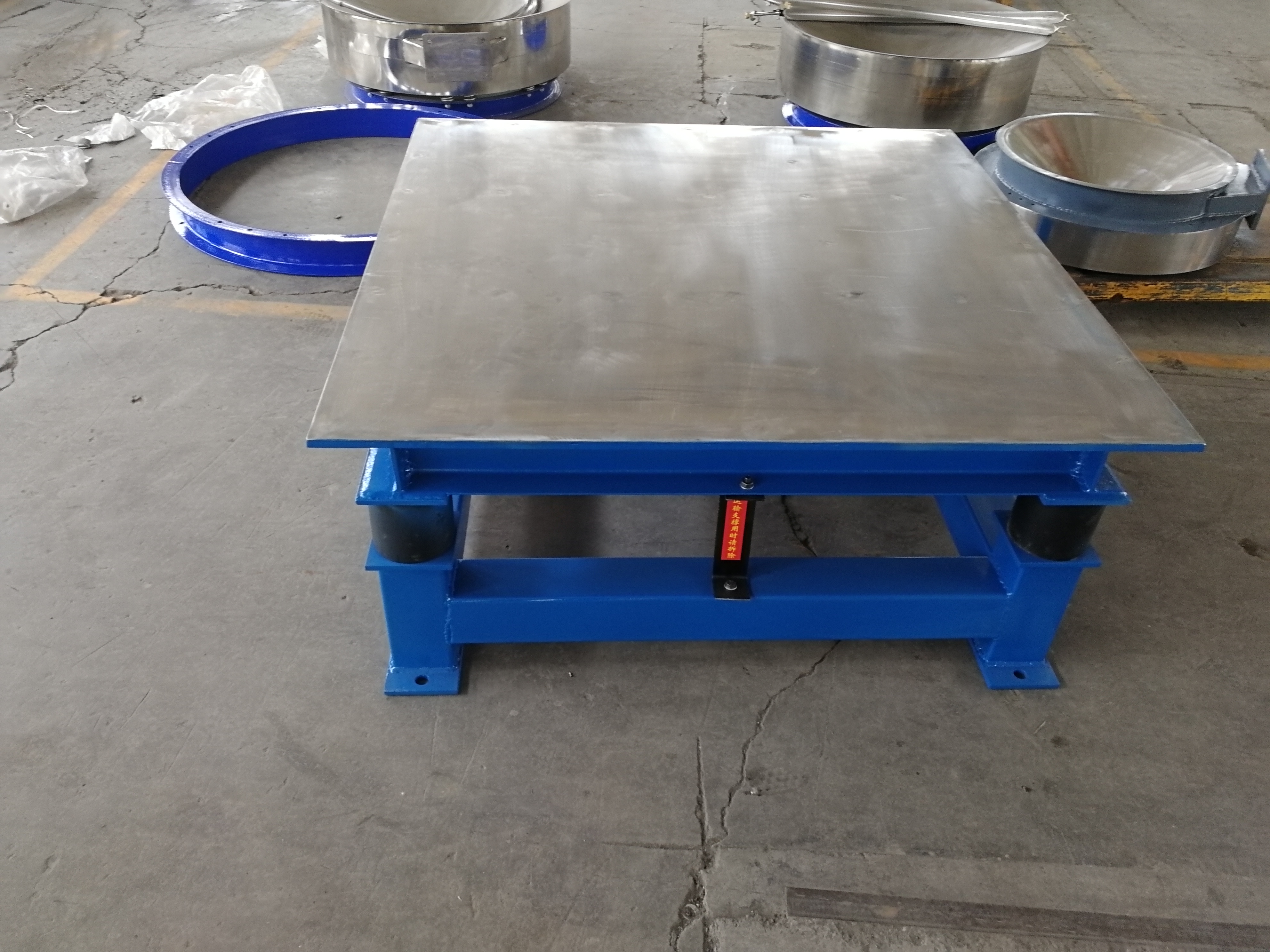 振動平臺中振動電機(jī)的特性